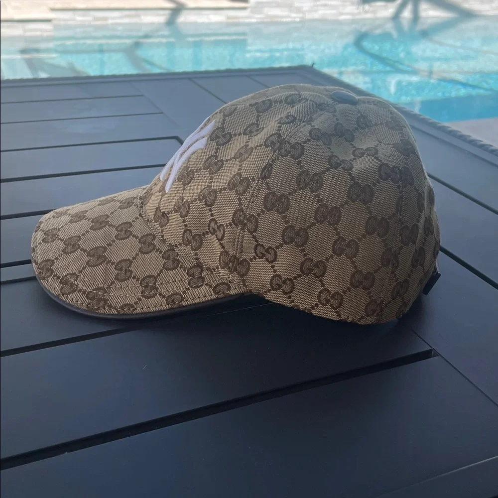 Woman’s cap - Picture 2 of 5